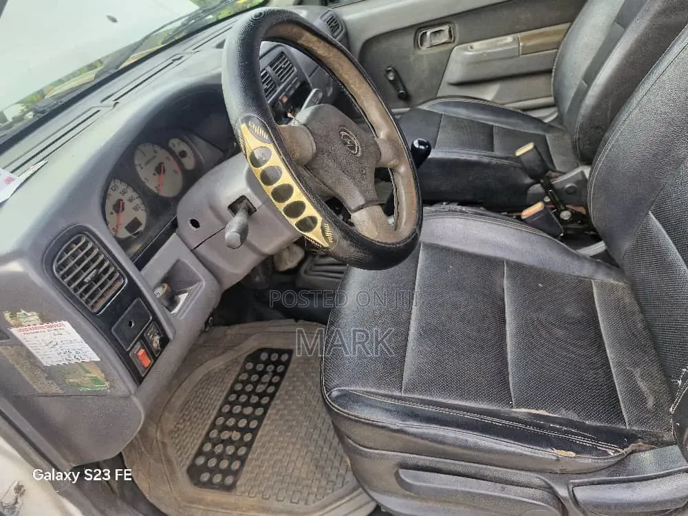 Nissan Pick-Up 2008 White