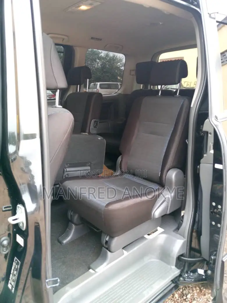 Toyota Voxy 2010 Black
