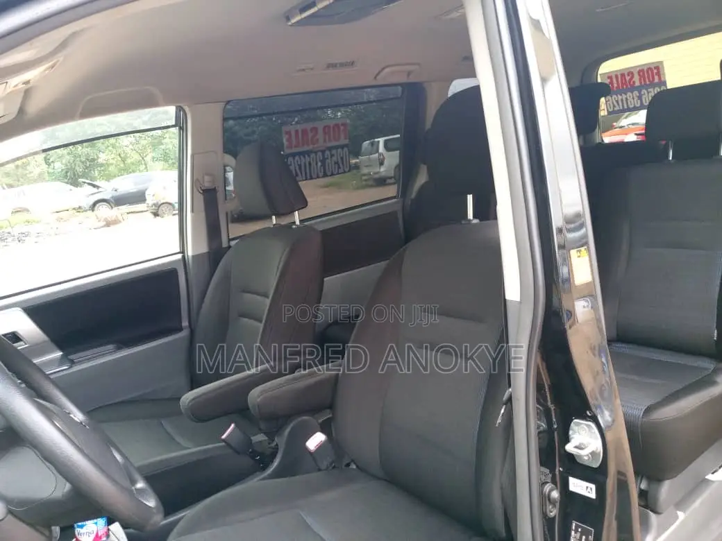 Toyota Voxy 2010 Black