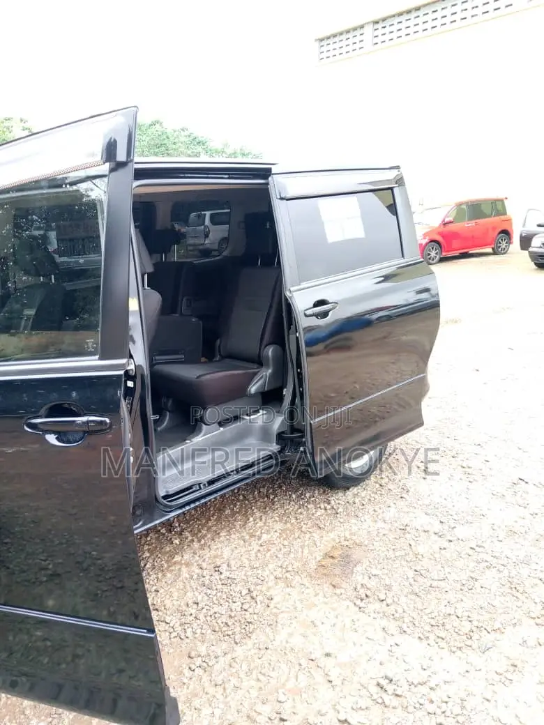Toyota Voxy 2010 Black