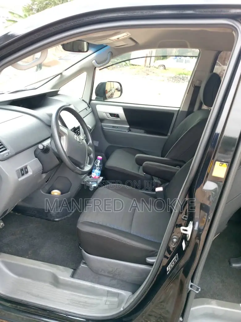 Toyota Voxy 2010 Black