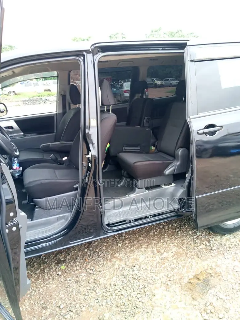 Toyota Voxy 2010 Black