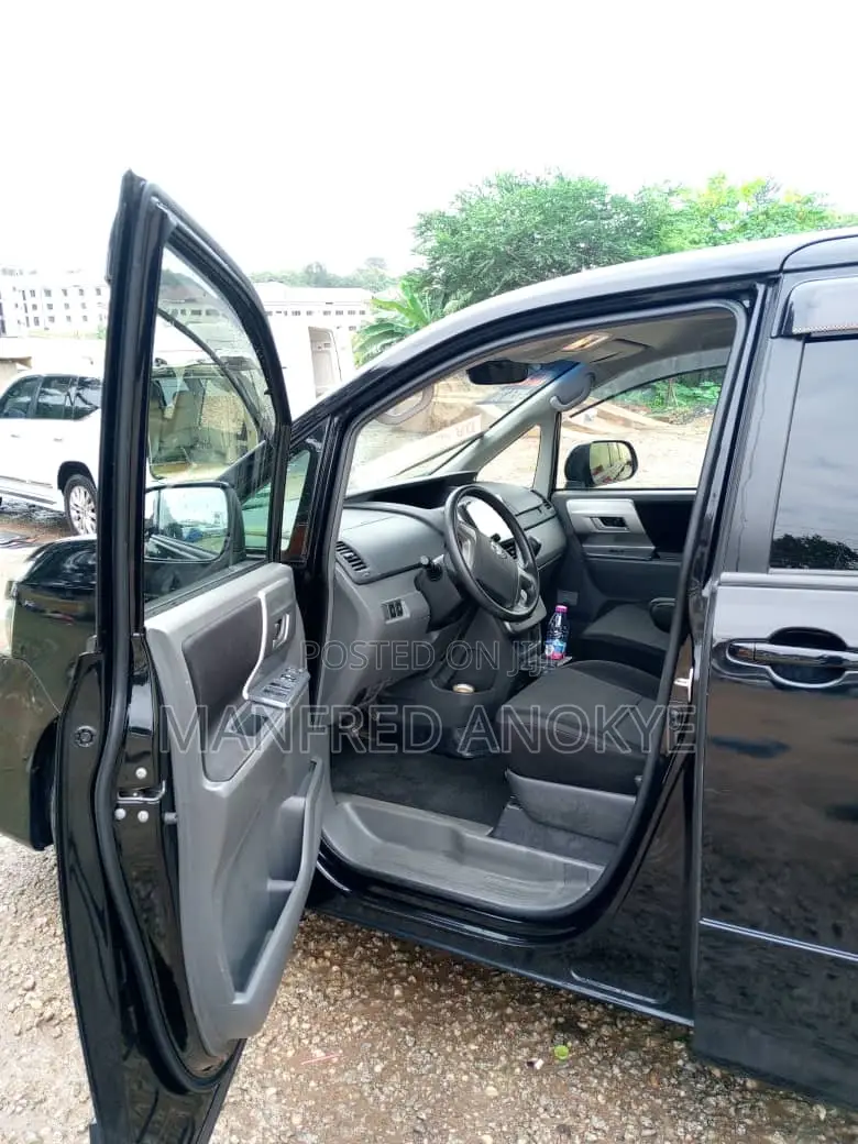 Toyota Voxy 2010 Black