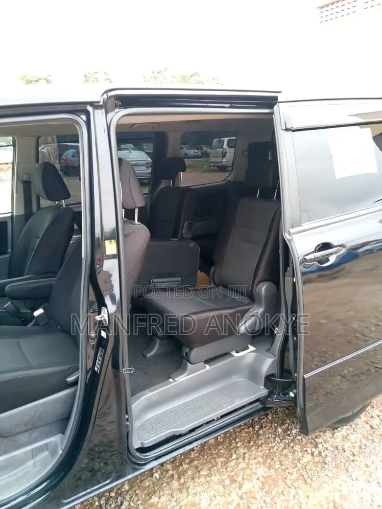 Toyota Voxy 2010 Black