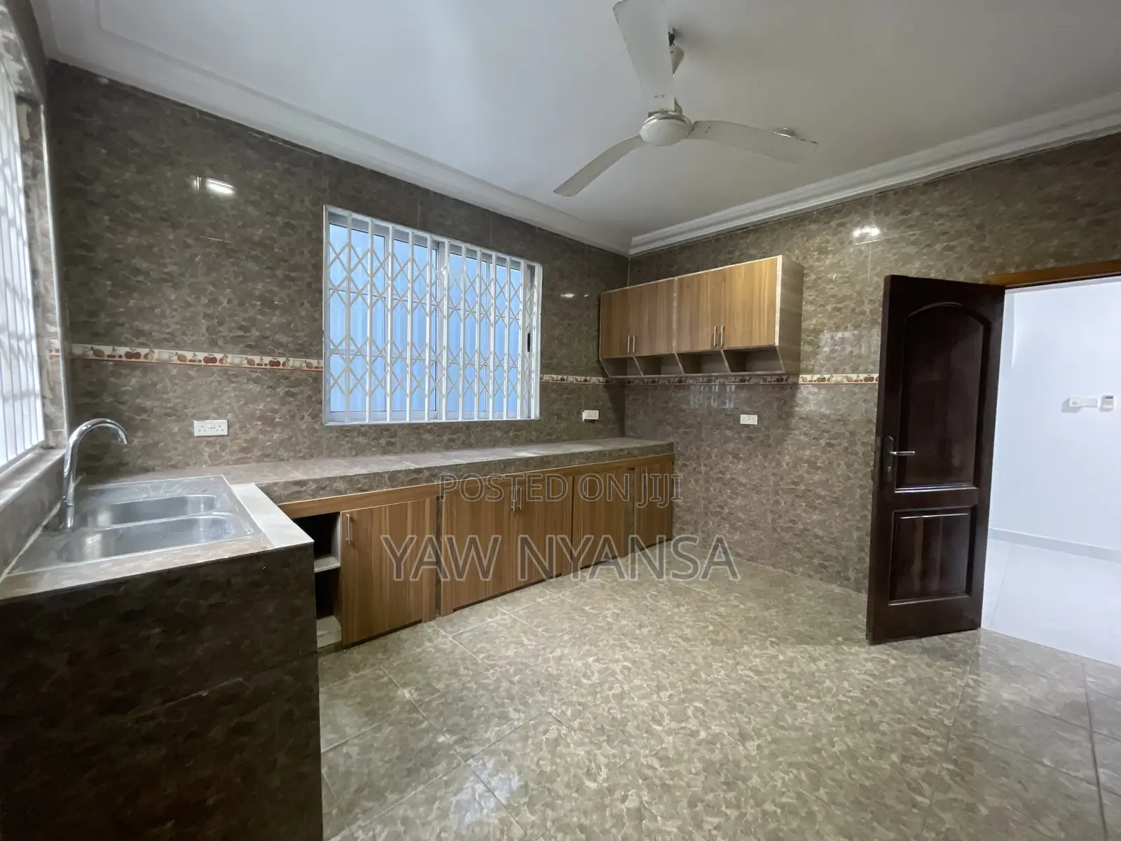 6bdrm House in Bn Estate, Kwabenya for rent