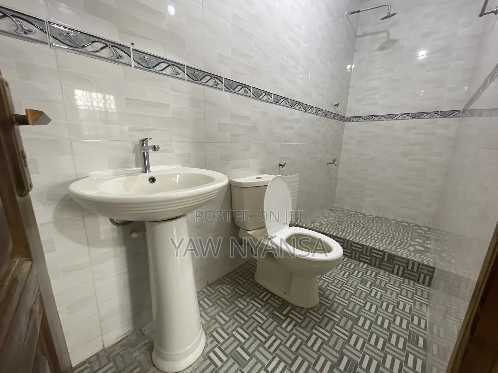 6bdrm House in Bn Estate, Kwabenya for rent