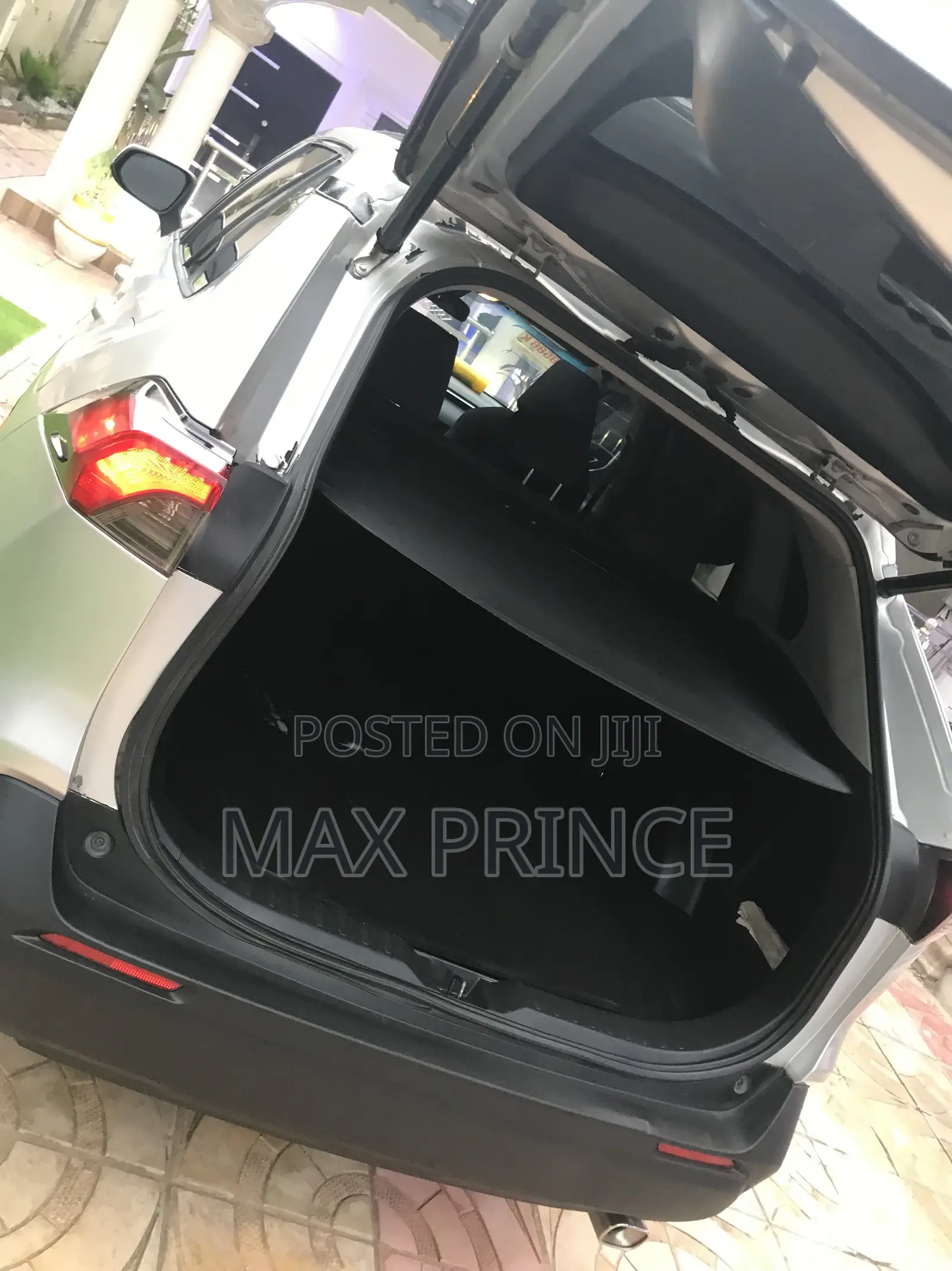 Toyota RAV4 XLE FWD 2019 Silver