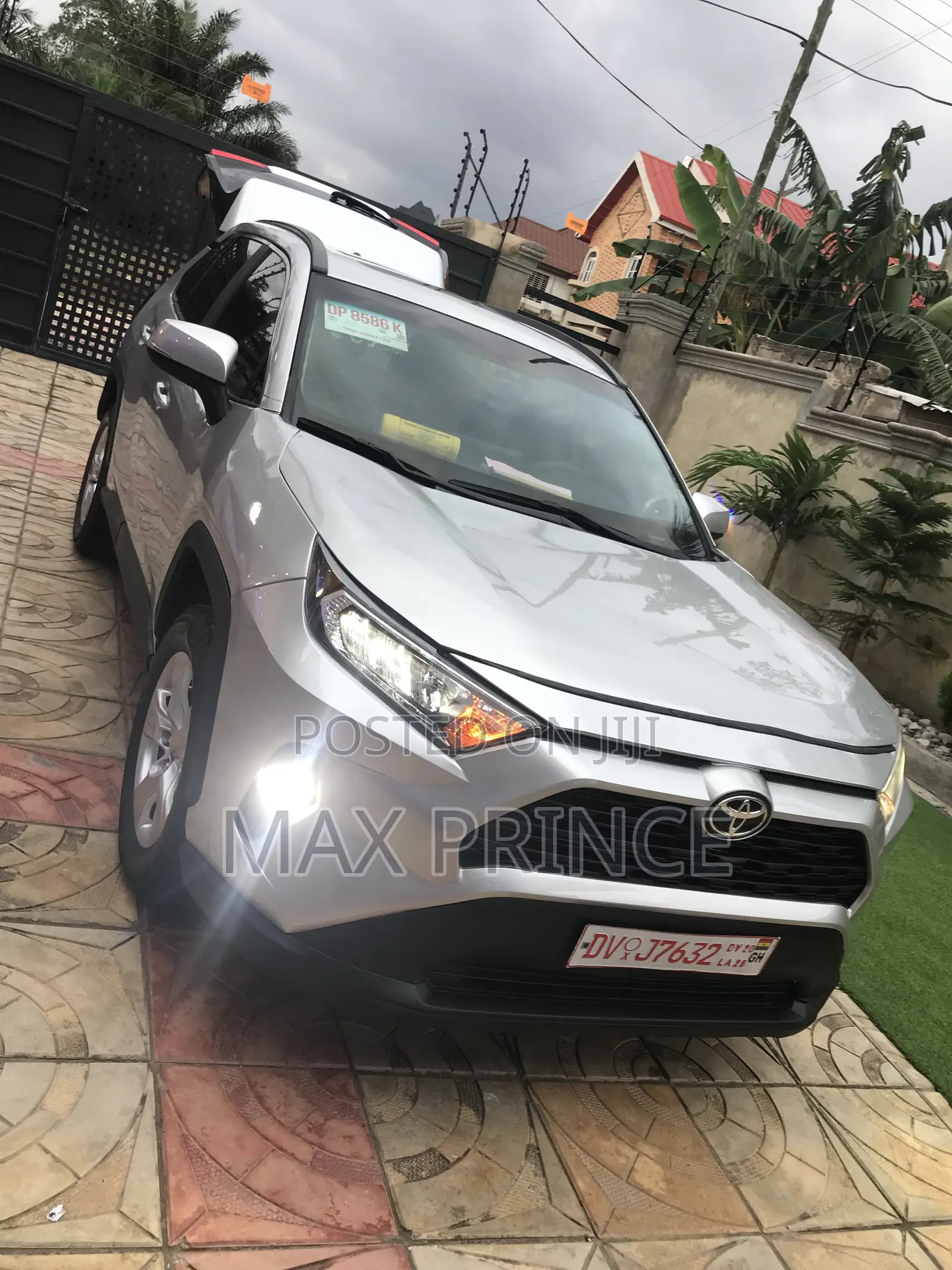 Toyota RAV4 XLE FWD 2019 Silver