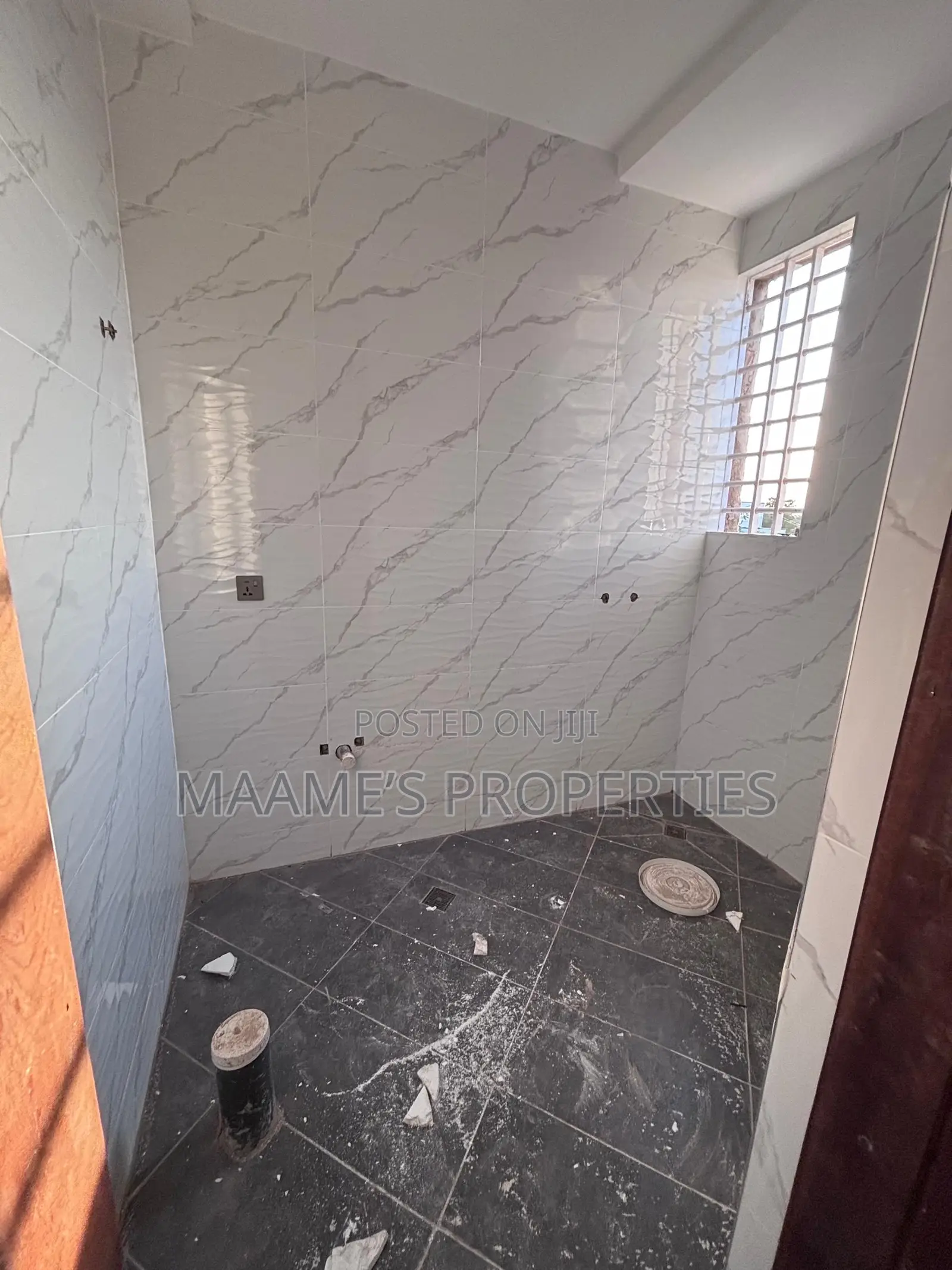 3bdrm Duplex in Adjiriganor for sale