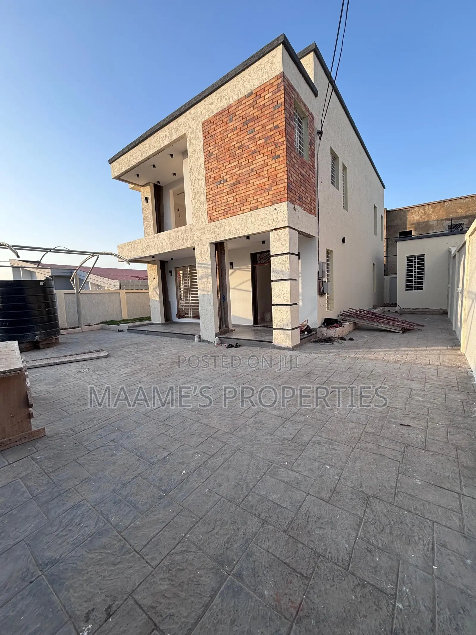 3bdrm Duplex in Adjiriganor for sale