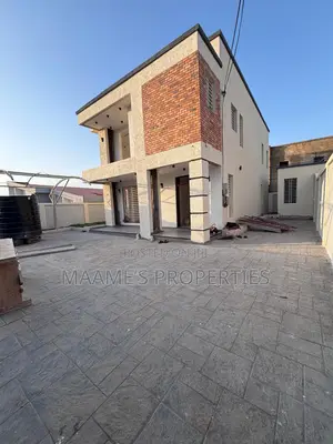 3bdrm Duplex in Adjiriganor for sale