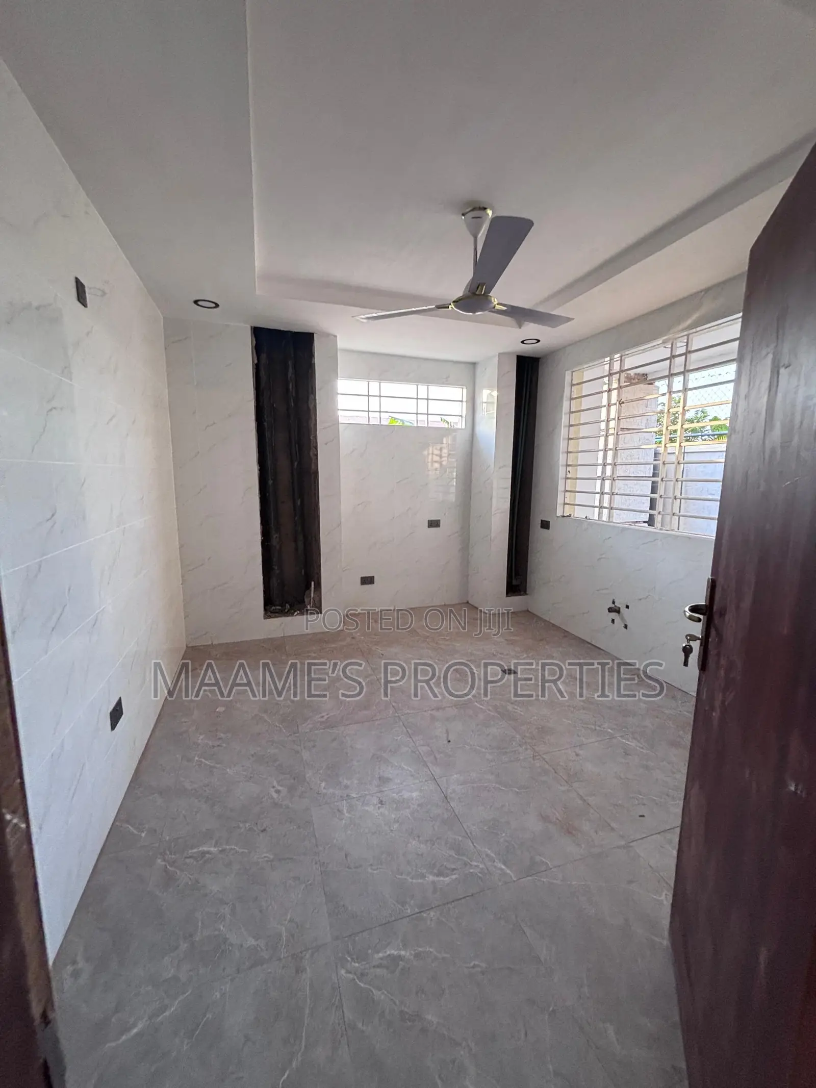 3bdrm Duplex in Adjiriganor for sale