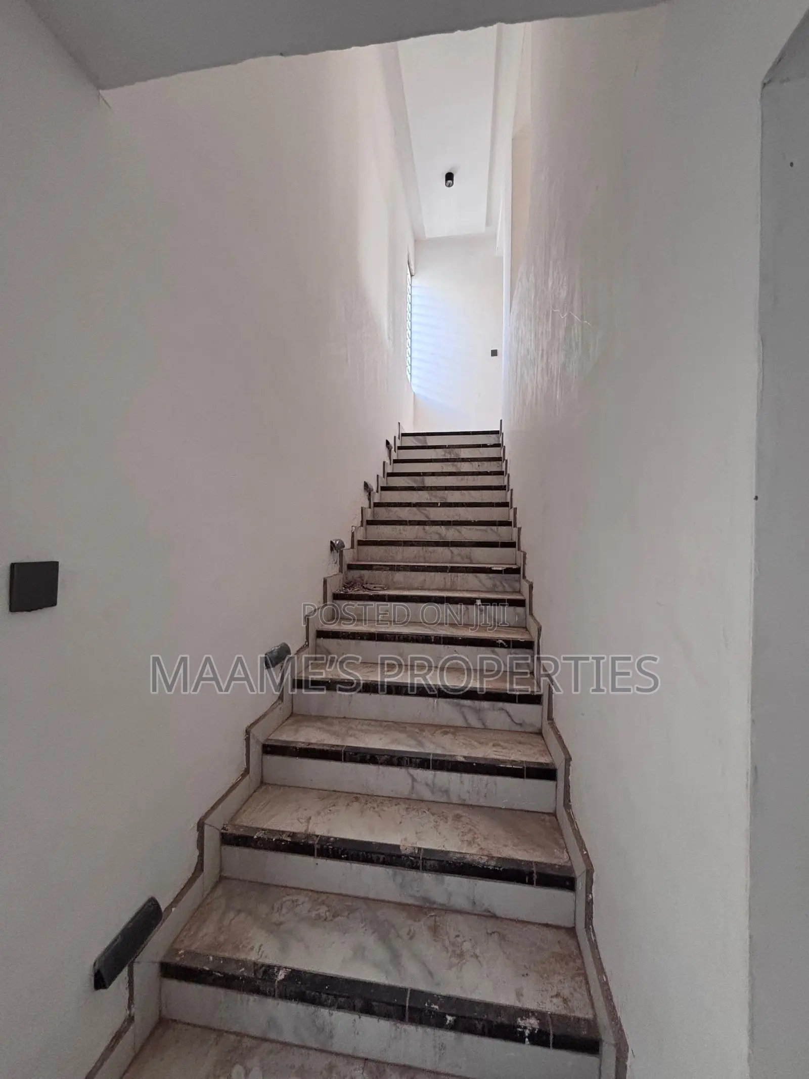3bdrm Duplex in Adjiriganor for sale