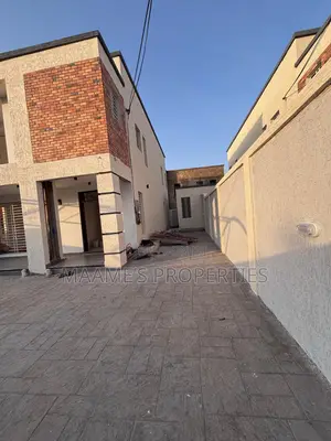 3bdrm Duplex in Adjiriganor for sale