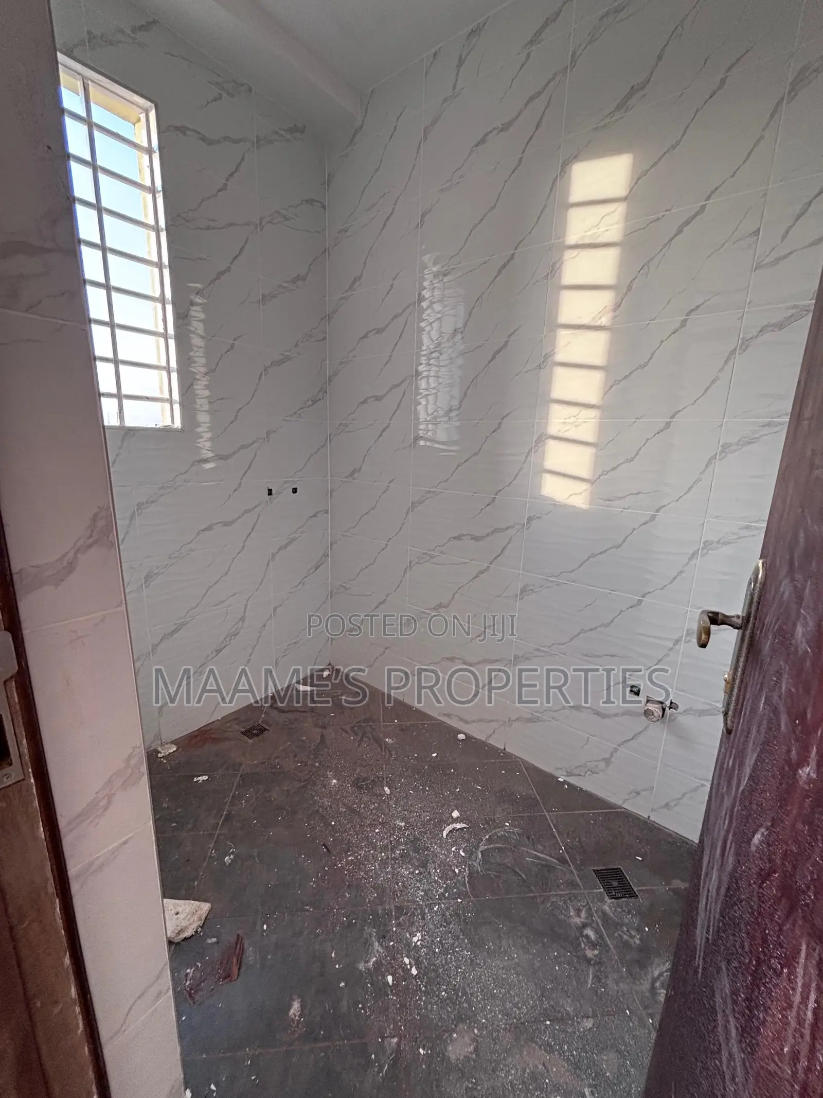 3bdrm Duplex in Adjiriganor for sale