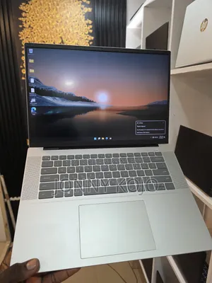 Laptop Dell Inspiron 16 5635 8GB AMD Ryzen 7 SSD 512GB