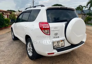Toyota RAV4 2012 White