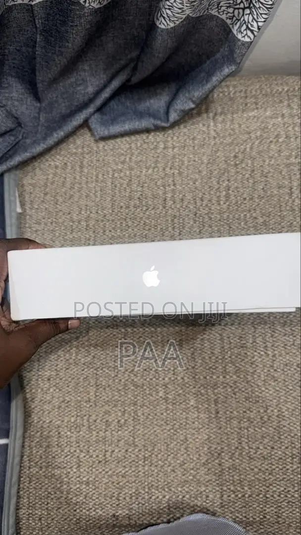 New Laptop Apple MacBook Pro 2022 M2 8GB Apple M2 SSD 512GB