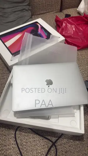 New Laptop Apple MacBook Pro 2022 M2 8GB Apple M2 SSD 512GB