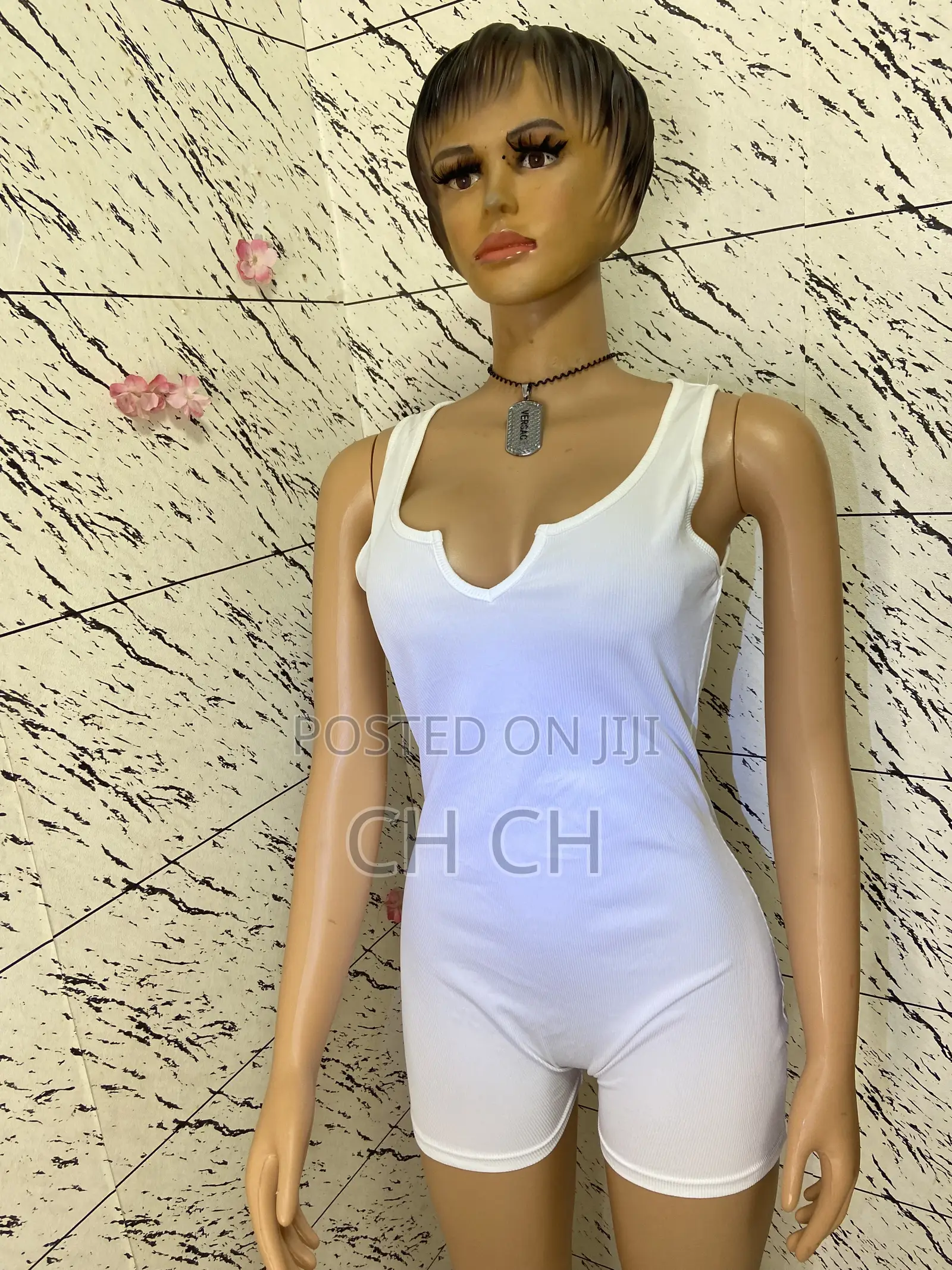 Effortlessly Stunning White Sleeveless Rompe Short Jumpsuit