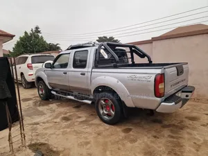 Nissan Frontier SE-V6 4x2 Crew Cab 116.1 in. WB 2000 Gray