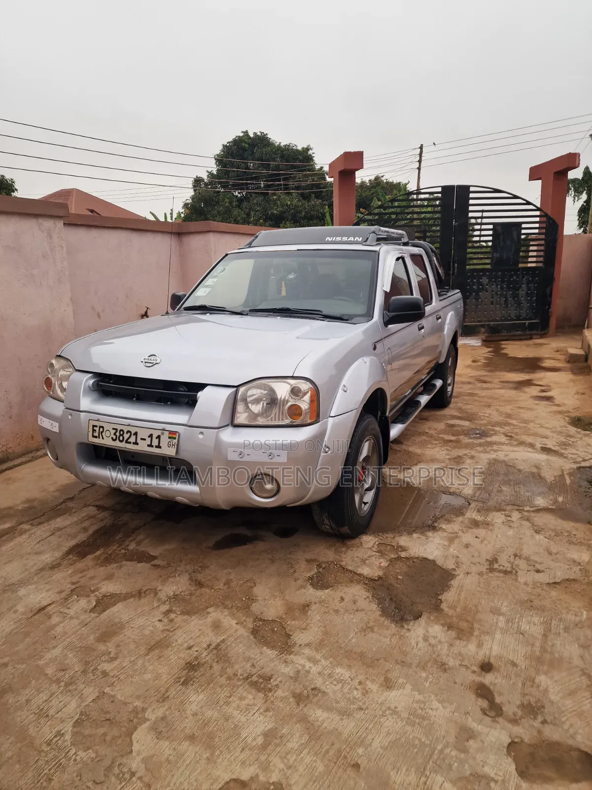Nissan Frontier SE-V6 4x2 Crew Cab 116.1 in. WB 2000 Gray