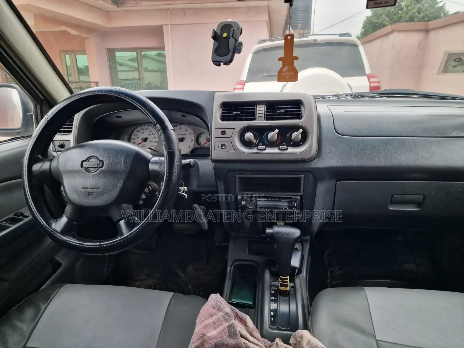 Nissan Frontier SE-V6 4x2 Crew Cab 116.1 in. WB 2000 Gray