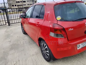 Toyota Vitz 2010 Red