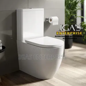 Close Couple WC