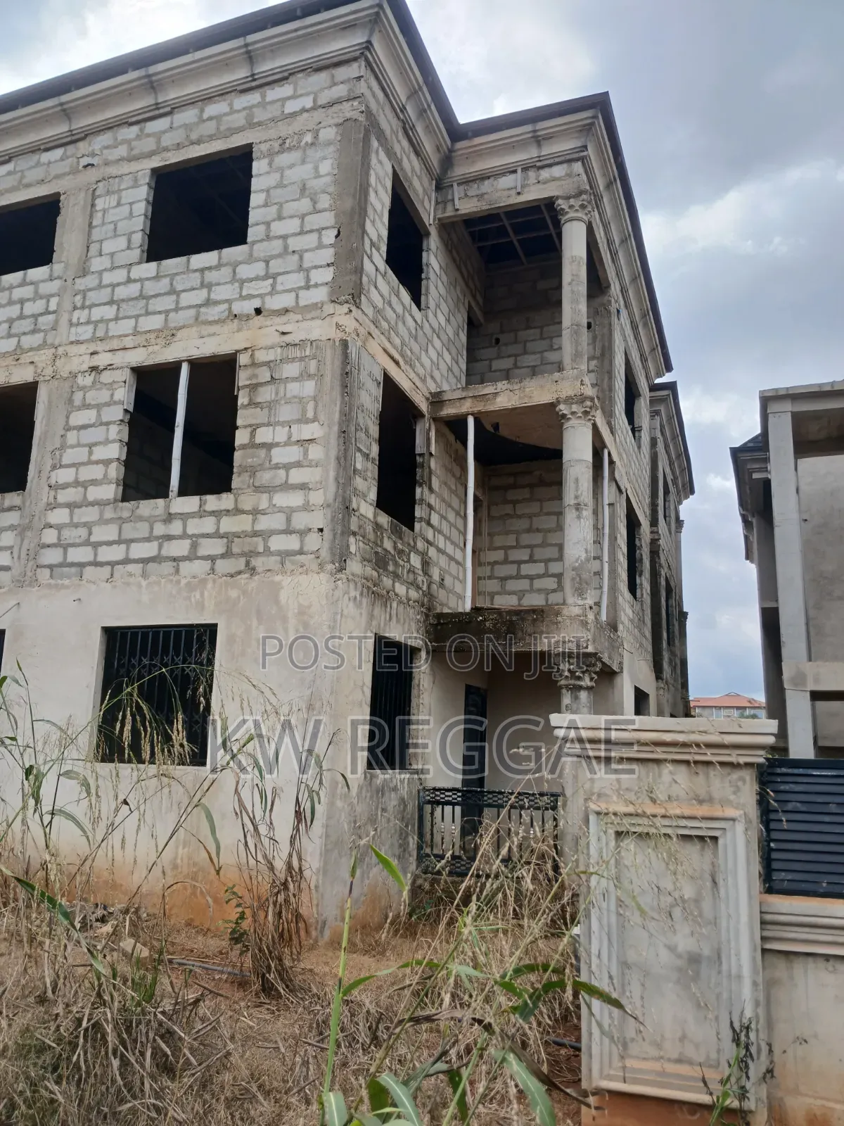 12bdrm Block of Flats in Peace, Atwima Kwanwoma for sale