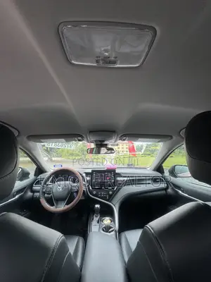 Toyota Camry SE 2021 Red