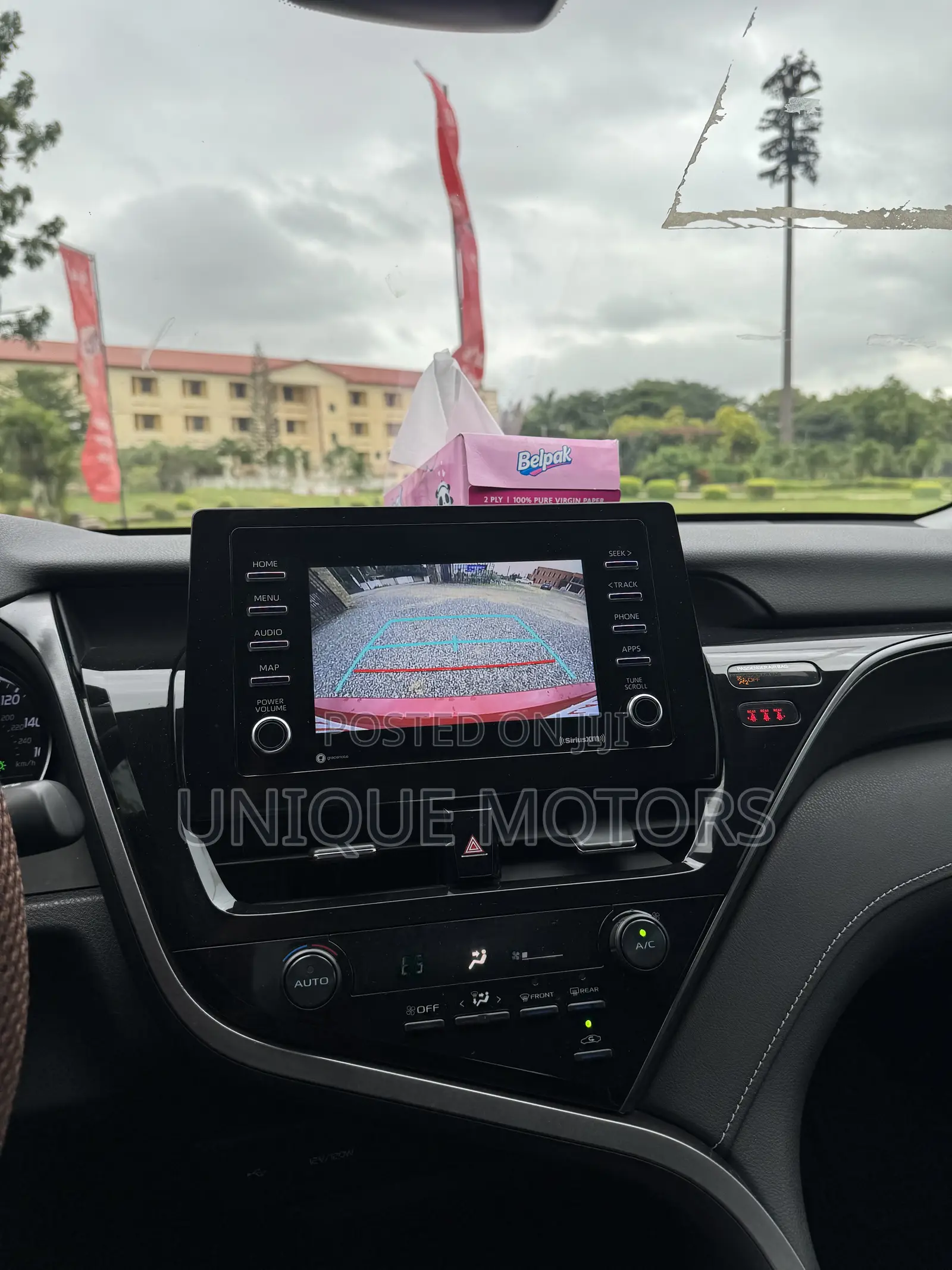 Toyota Camry SE 2021 Red