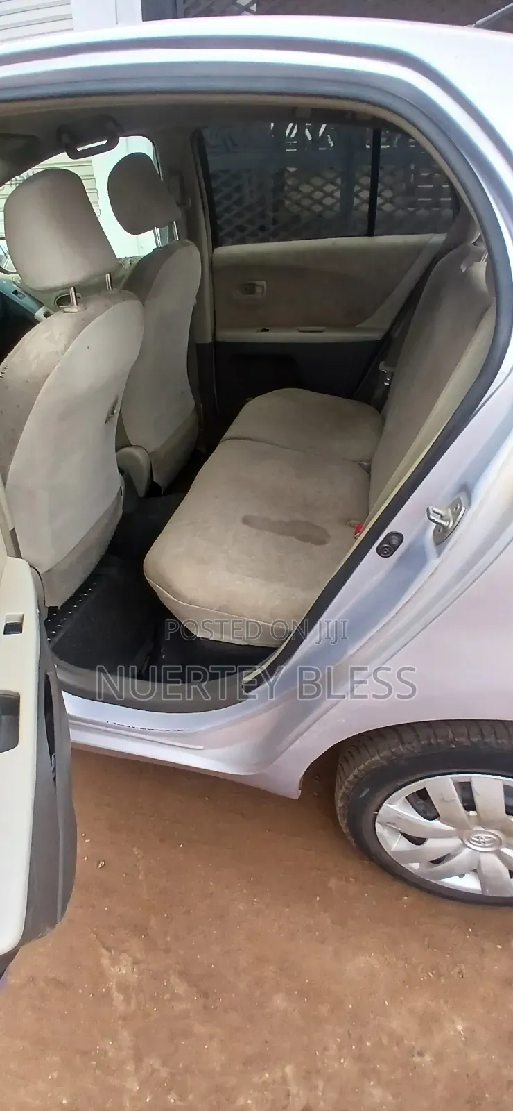 Toyota Vitz 1.3 AWD 5dr 2010 Silver