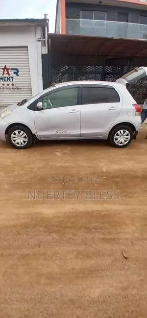 Toyota Vitz 1.3 AWD 5dr 2010 Silver