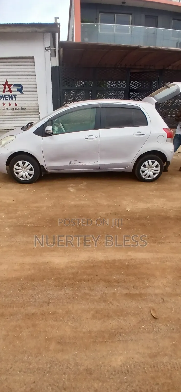 Toyota Vitz 1.3 AWD 5dr 2010 Silver