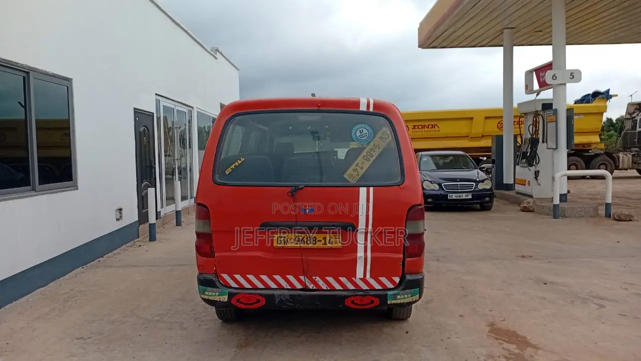 Toyota HiAce 2004 Orange