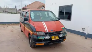 Toyota HiAce 2004 Orange