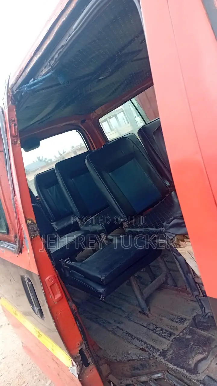 Toyota HiAce 2004 Orange