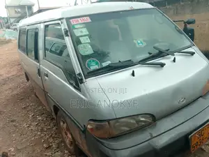 Hyundai H-100 2004 Silver