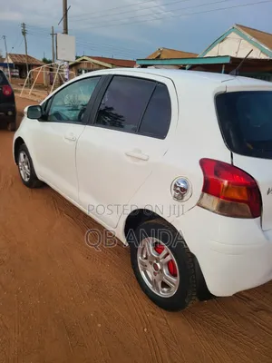 Toyota Vitz 1.3 AWD 5dr 2010 White