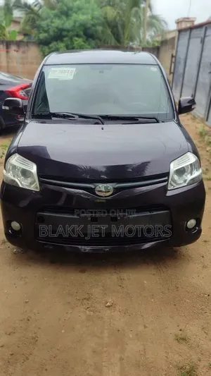 Toyota Sienta 2012 Brown