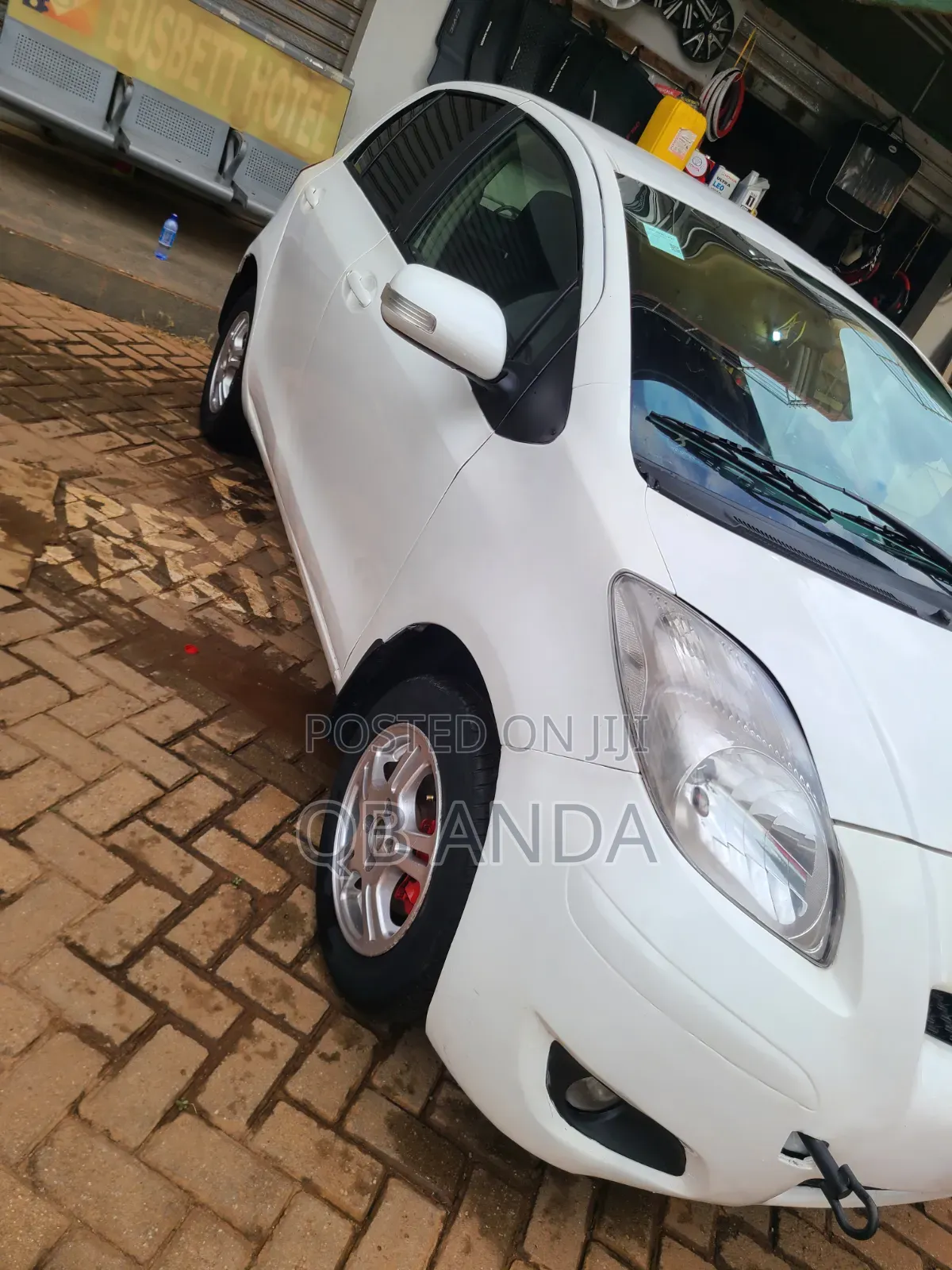 Toyota Vitz 1.3 AWD 5dr 2010 White