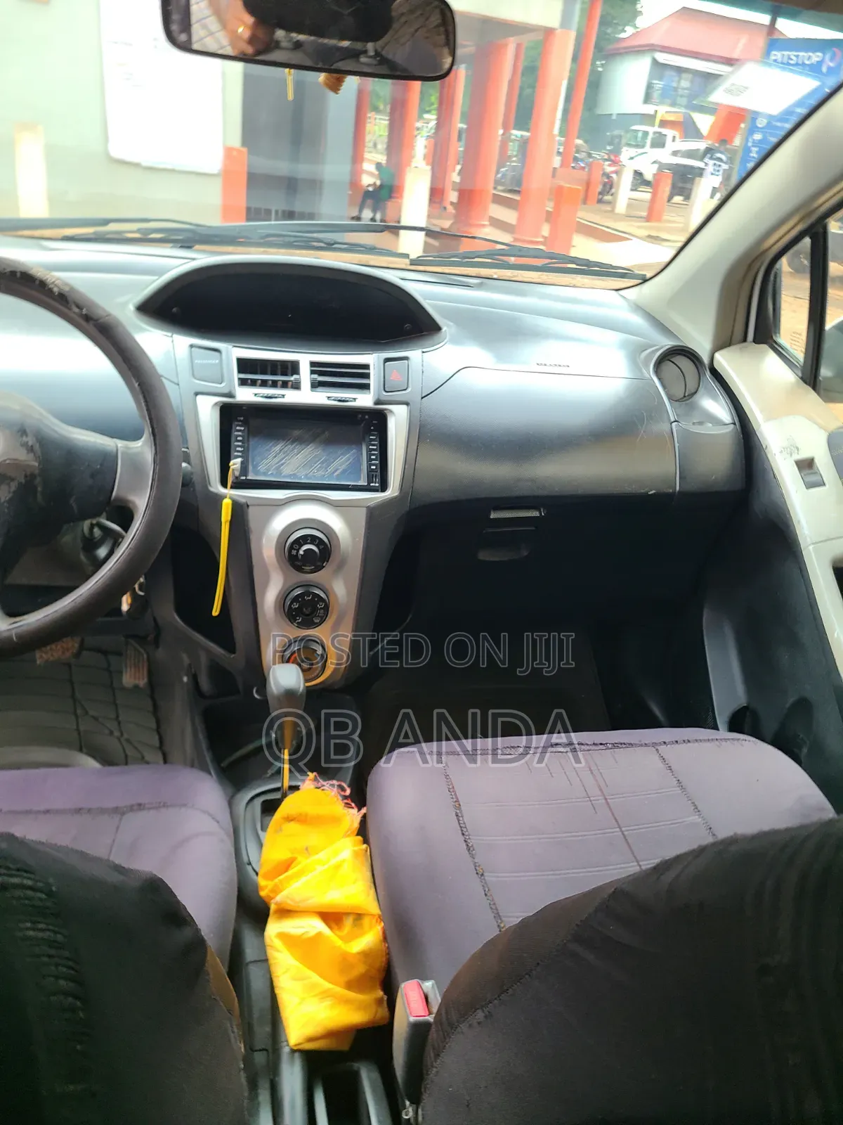 Toyota Vitz 1.3 AWD 5dr 2010 White