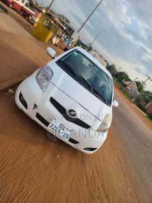 Toyota Vitz 1.3 AWD 5dr 2010 White