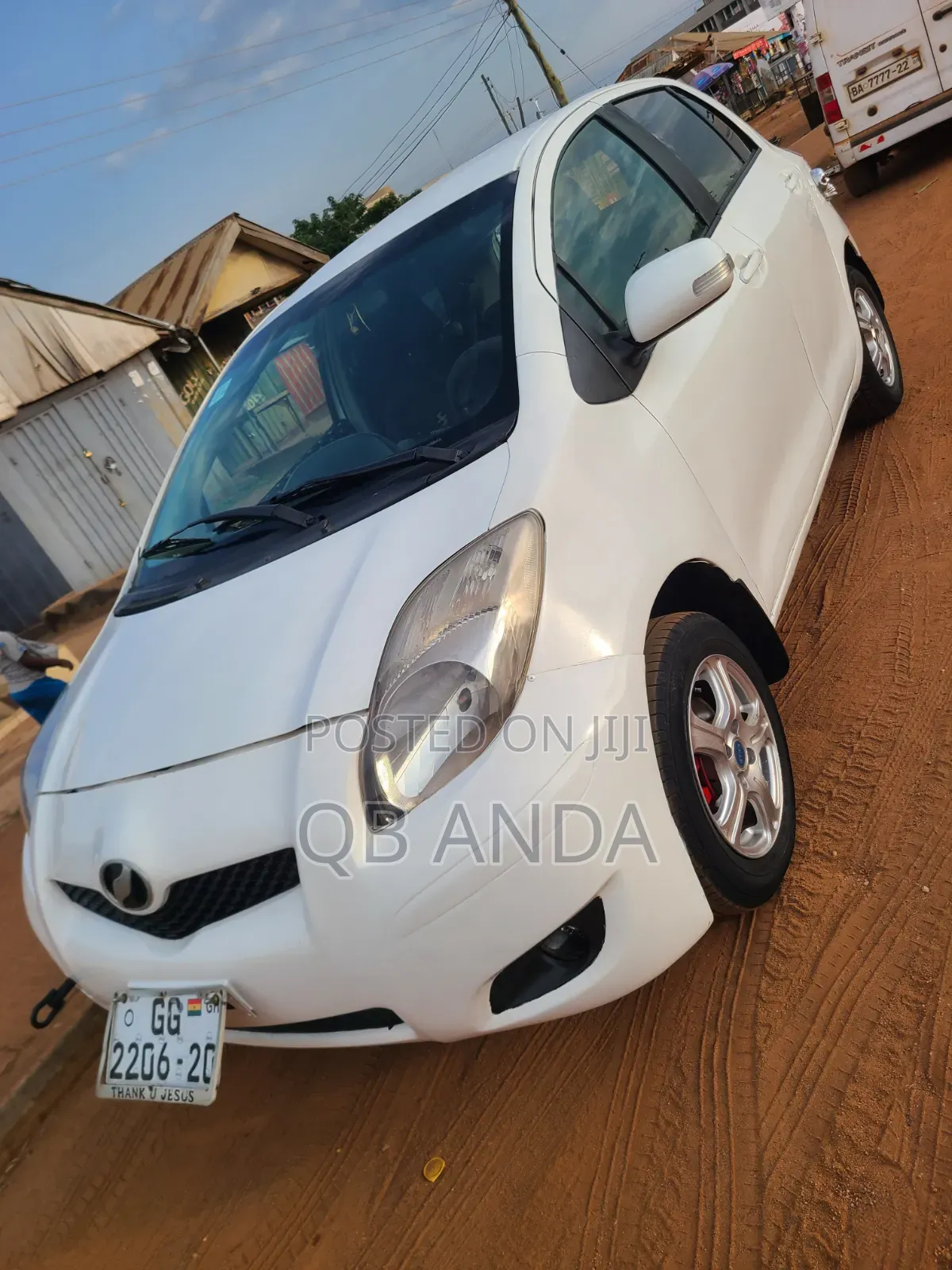 Toyota Vitz 1.3 AWD 5dr 2010 White