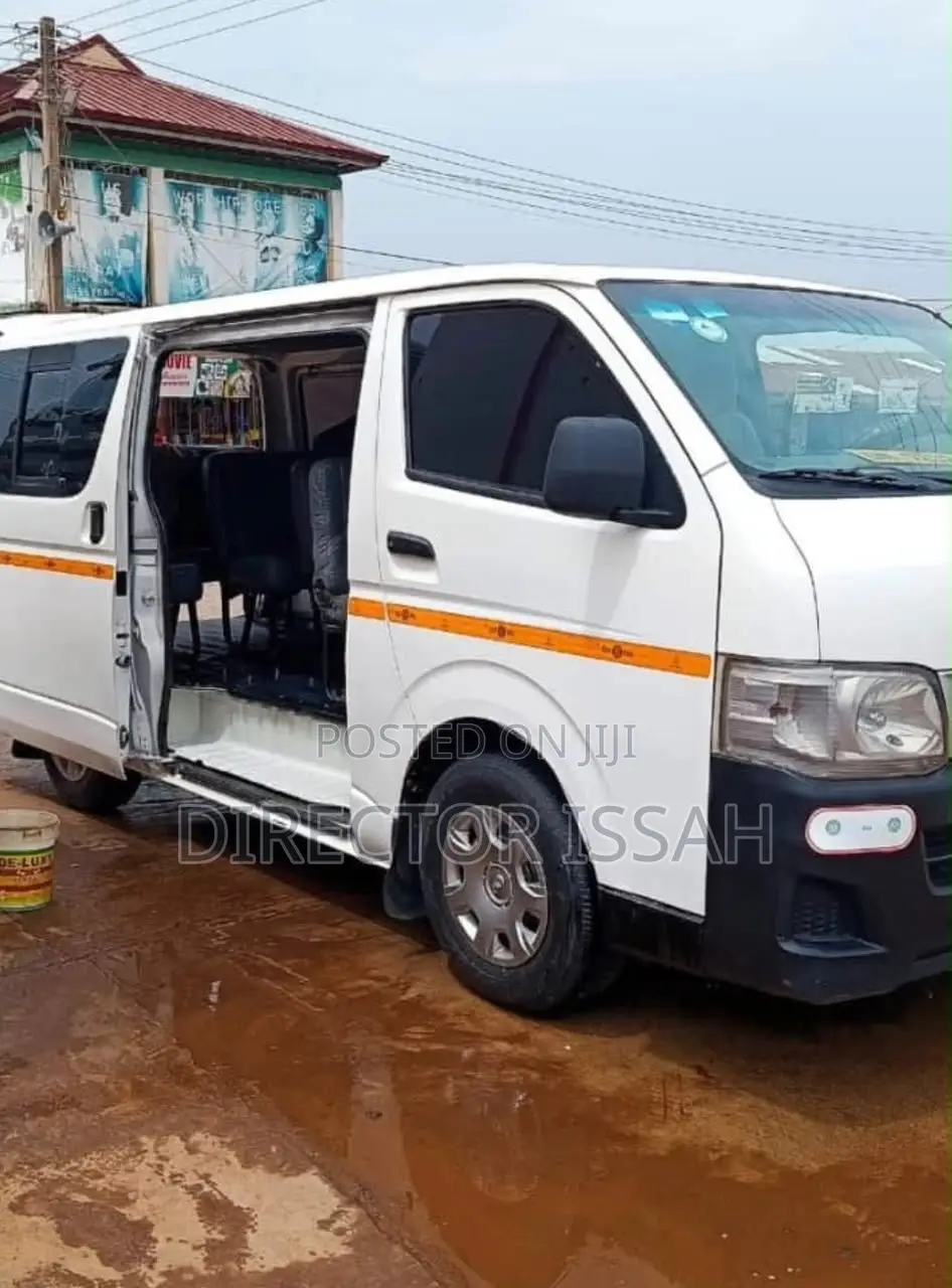 Toyota HiAce 2012 White