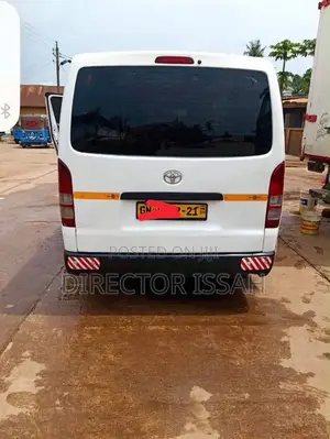 Toyota HiAce 2012 White