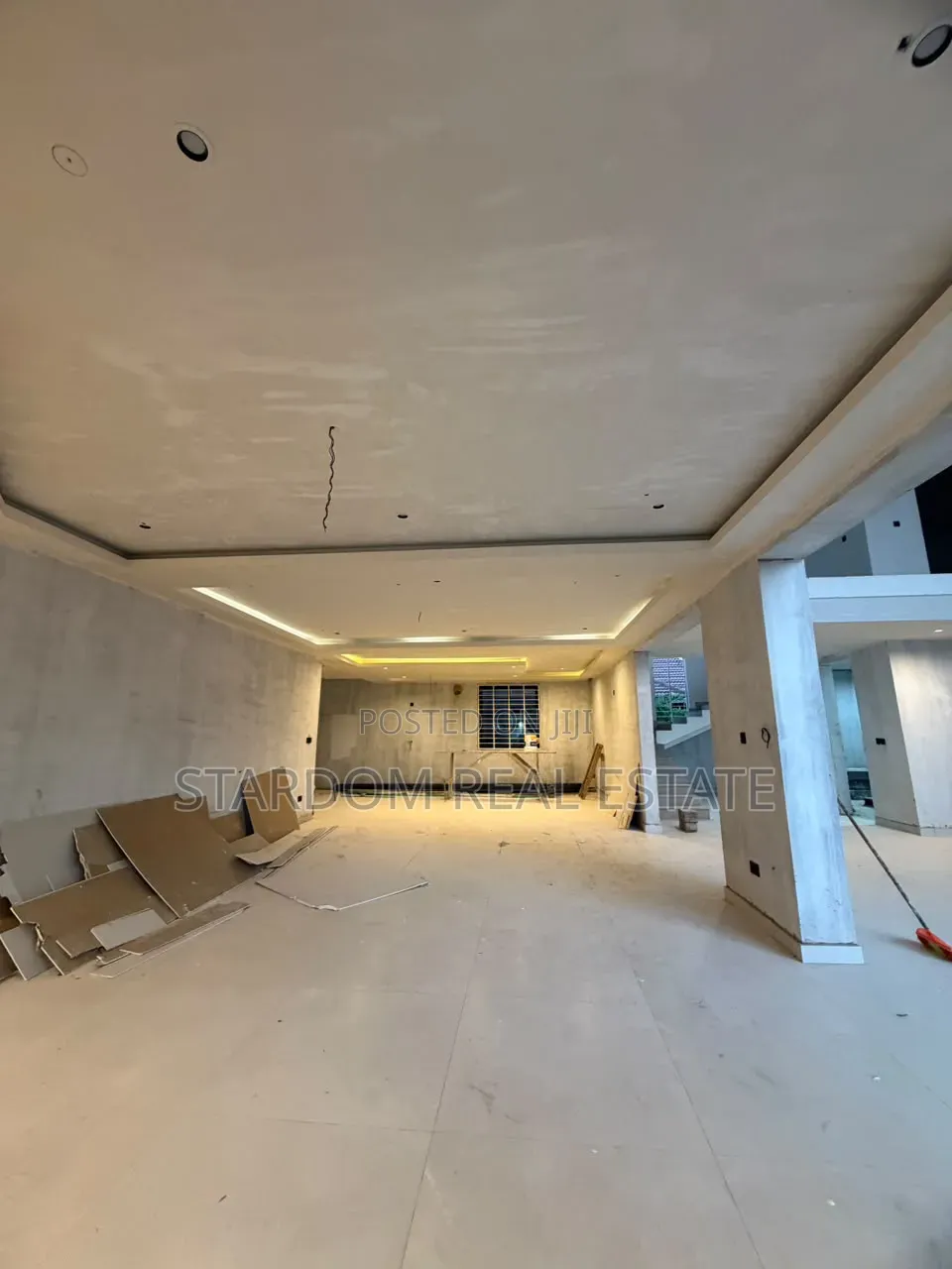 7bdrm Mansion in Adjiringanor, Ability for sale