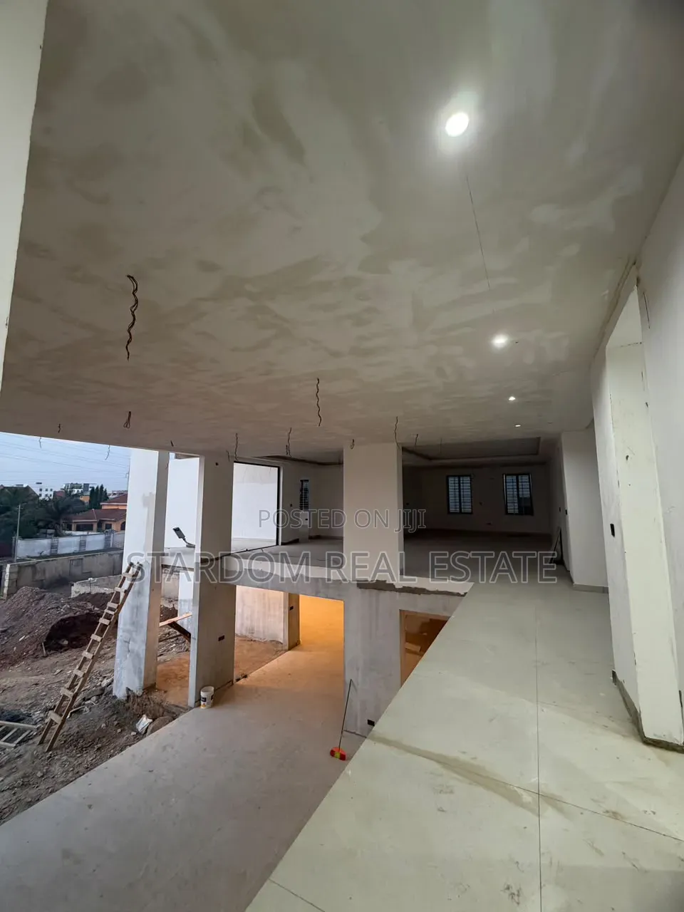 7bdrm Mansion in Adjiringanor, Ability for sale