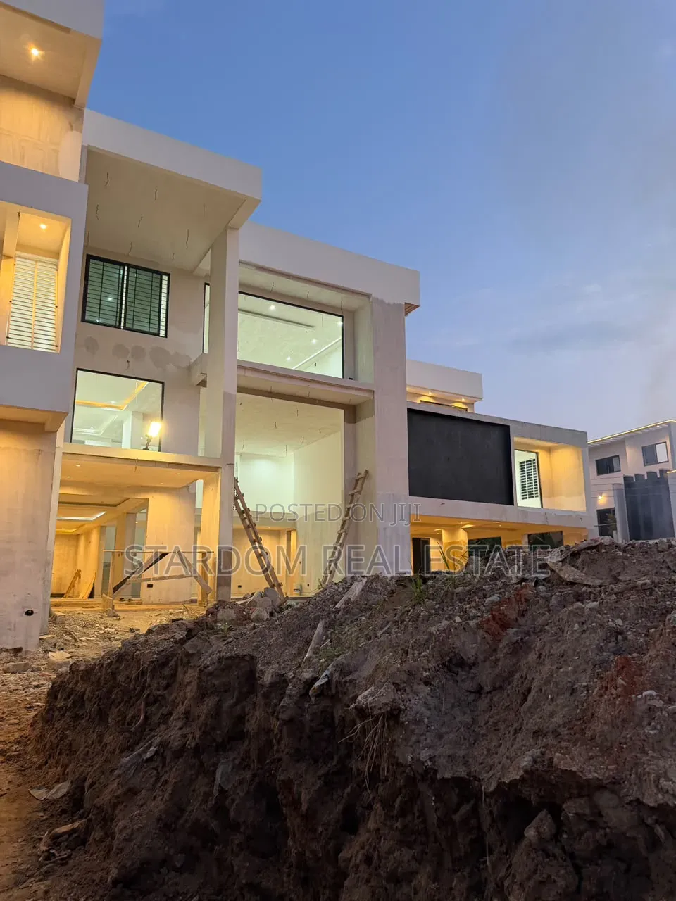 7bdrm Mansion in Adjiringanor, Ability for sale